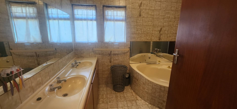 3 Bedroom Property for Sale in Albertinia Western Cape